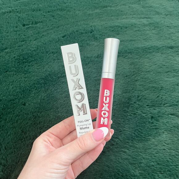 NEW Buxom Full On Plumping Matte Lip Creme in Hit the Beach Pink - Picture 1 of 5